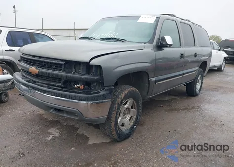 2001 Chevrolet Suburban 1500 Ls z USA, uszkodzony, nr VIN 3GNFK16T71G162398